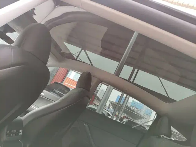 Tesla Model Y — Фото автомобиля 17