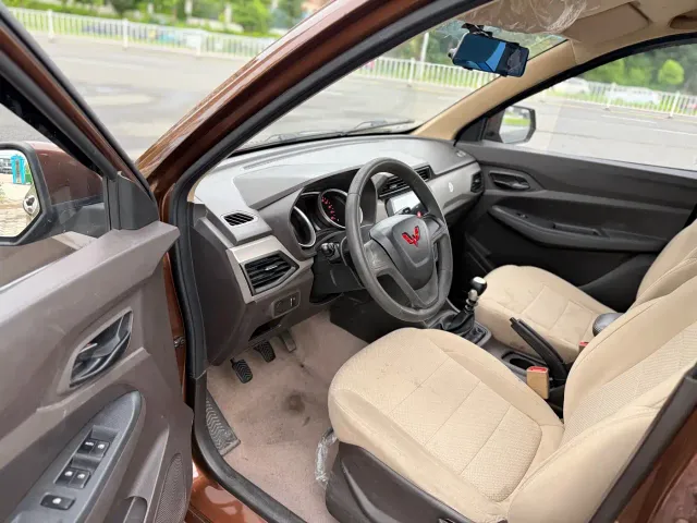 Wuling Hongguang — Фото автомобиля 4