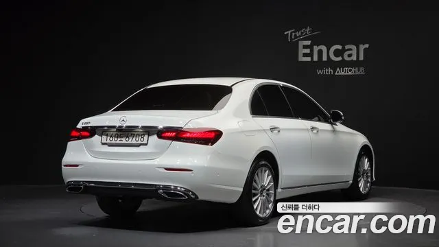 Mercedes-Benz E-Class — Фото автомобиля 2