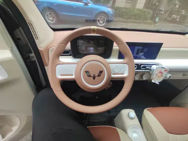 Wuling Hongguang Mini EV — Фото автомобиля 6