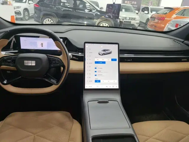 Geely Galaxy Galaxy L6 2024 125km PLUS Soaring Dragon Edition — Фото автомобиля 12