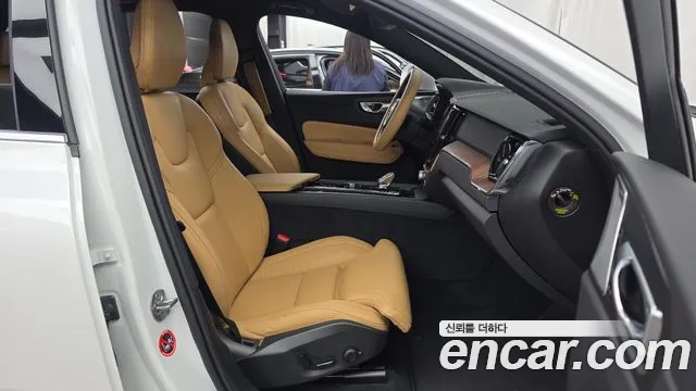 Volvo XC60 2nd Gen — Фото автомобиля 17