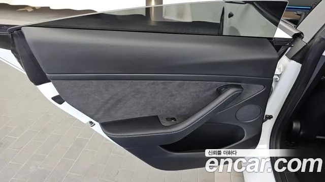 Tesla Model 3 — Фото автомобиля 25