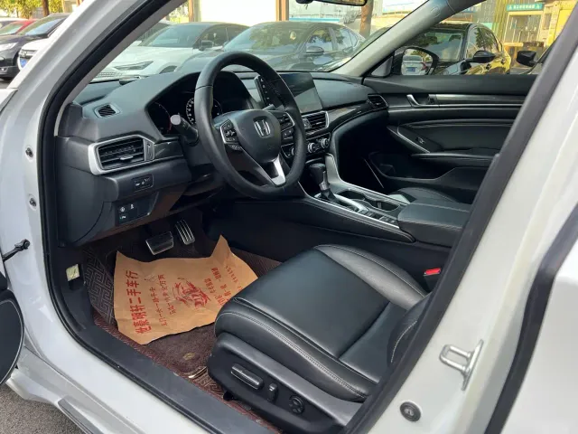 Honda Accord — Фото автомобиля 4