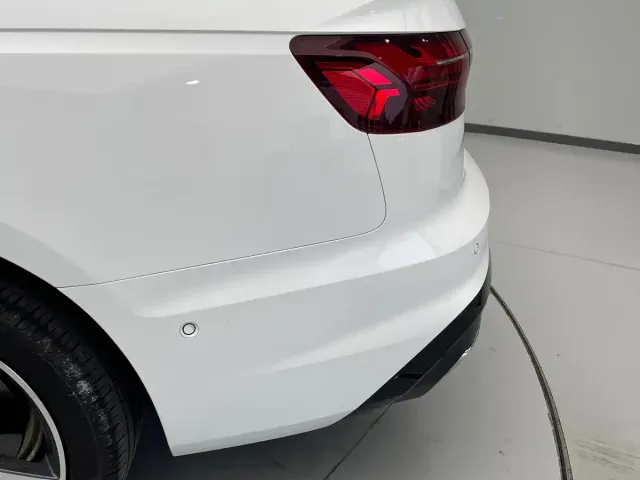 Audi Audi A4L 2022 40 TFSI Luxury Dynamic — Фото автомобиля 10