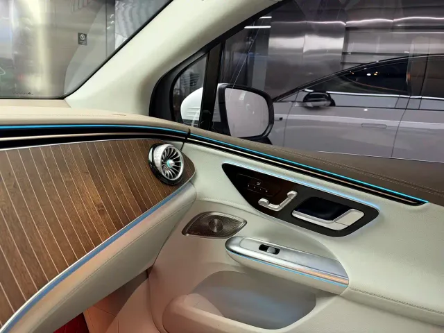 Mercedes-Benz EQE SUV — Фото автомобиля 9