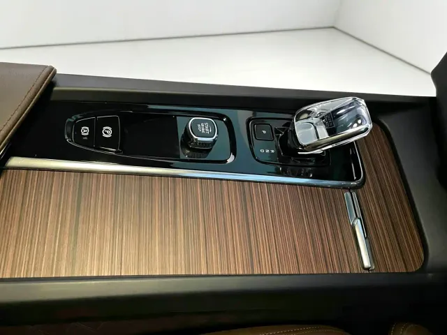 Volvo XC60 — Фото автомобиля 7