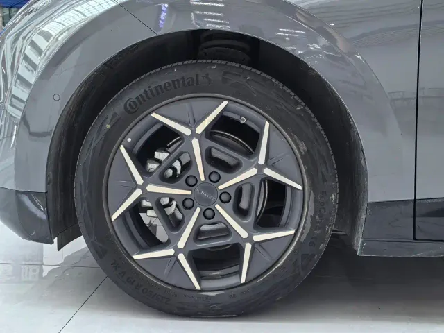 Lynk & Co Z20 — Фото автомобиля 4