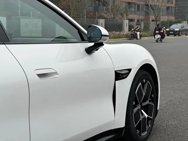 Xiaomi SU7 — Фото автомобиля 16