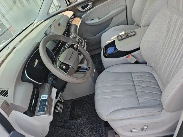 Roewe iMAX8 — Фото автомобиля 16