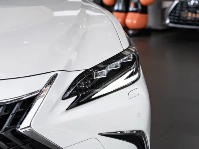 Lexus ES — Фото автомобиля 6