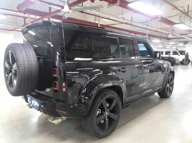Land Rover Defender — Фото автомобиля 9