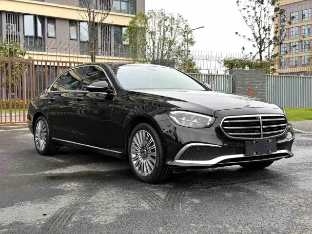 Mercedes-Benz E-Class — Фото автомобиля 3