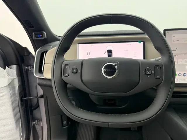 Volvo XC70 Plug-in Hybrid — Фото автомобиля 8
