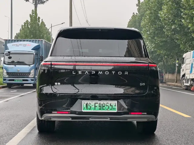 Leapmotor D Series — Фото автомобиля 9