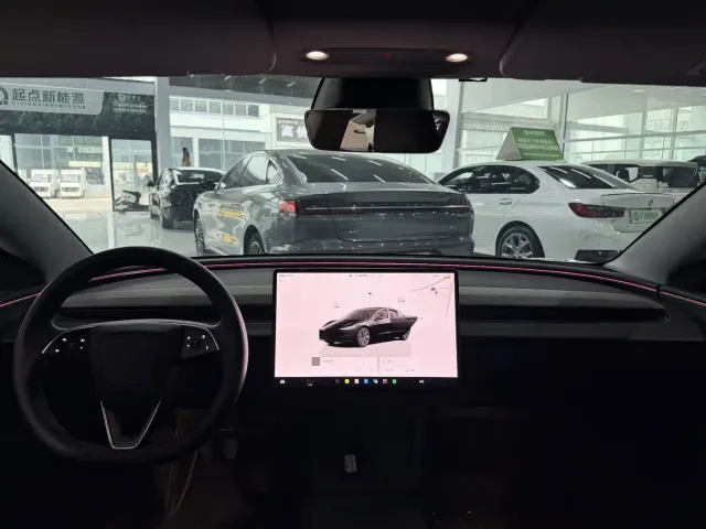 Tesla Model 3 — Фото автомобиля 6