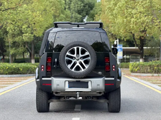 Land Rover Defender — Фото автомобиля 5