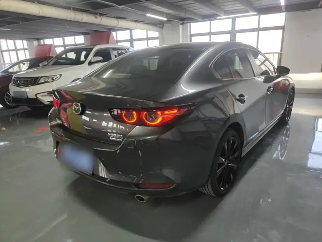Mazda Axela — Фото автомобиля 6