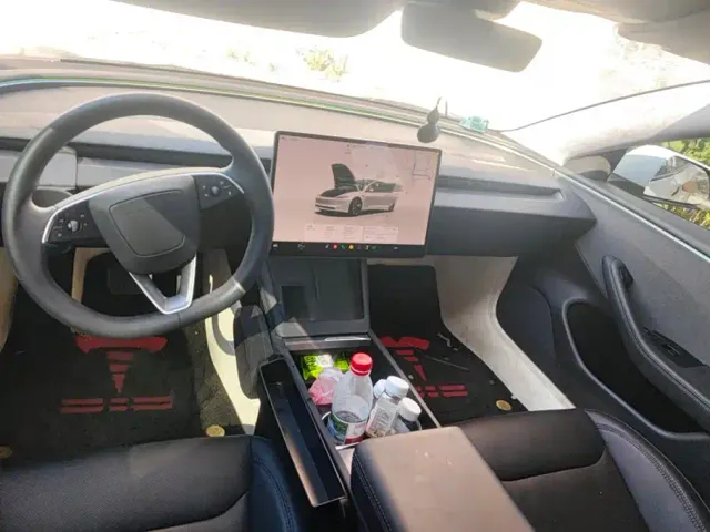 Tesla Model 3 — Фото автомобиля 8