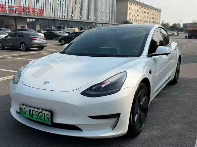 Фотография автомобиля — Tesla Model 3