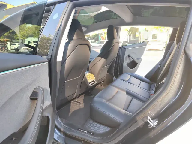 Tesla Model 3 — Фото автомобиля 15