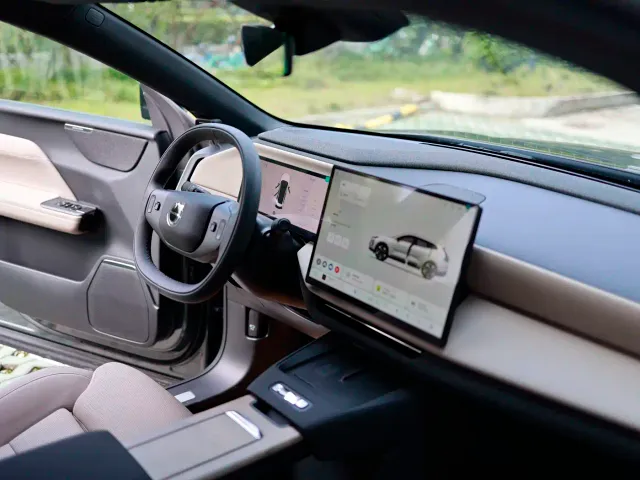 Volvo XC70 Plug-in Hybrid — Фото автомобиля 5