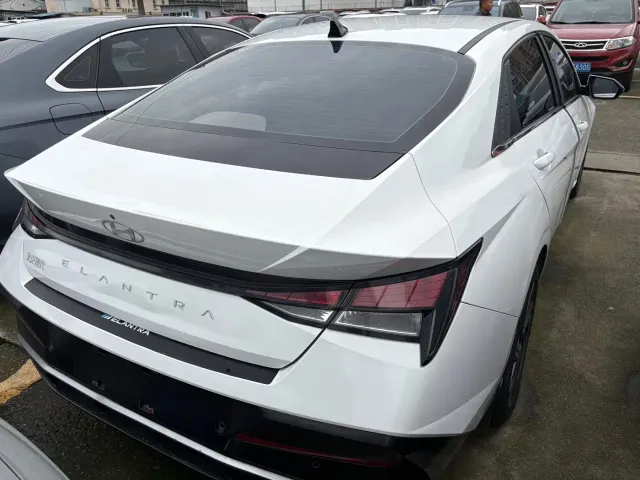 Hyundai Elantra — Фото автомобиля 15