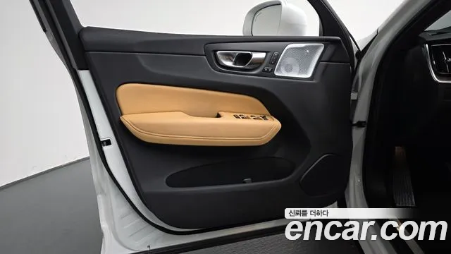 Вольво XC60 — Фото автомобиля 19