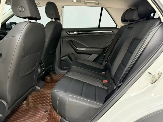 Volkswagen T-Roc — Фото автомобиля 18