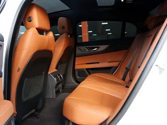 Jaguar XEL — Фото автомобиля 10