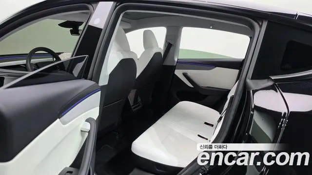 Tesla Model Y — Фото автомобиля 17