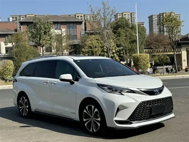 Toyota Granvia 2022 2.5L Hybrid Noble Edition — Фото автомобиля 3