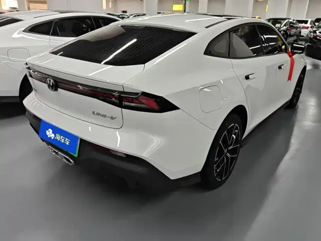 Changan UNI-V — Фото автомобиля 3