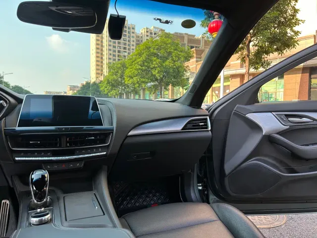 Cadillac CT5 — Фото автомобиля 10