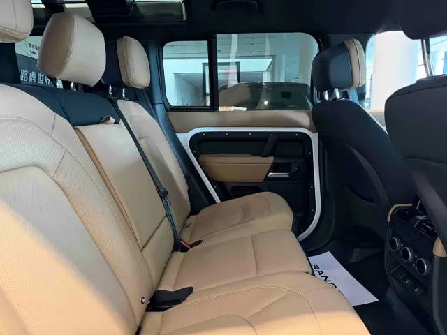 Land Rover Defender — Фото автомобиля 20