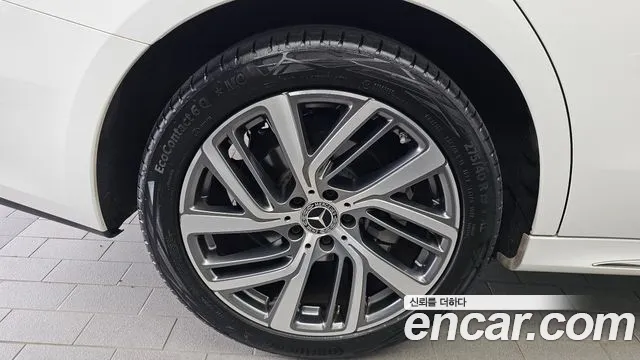 Mercedes-Benz E-Class — Фото автомобиля 5
