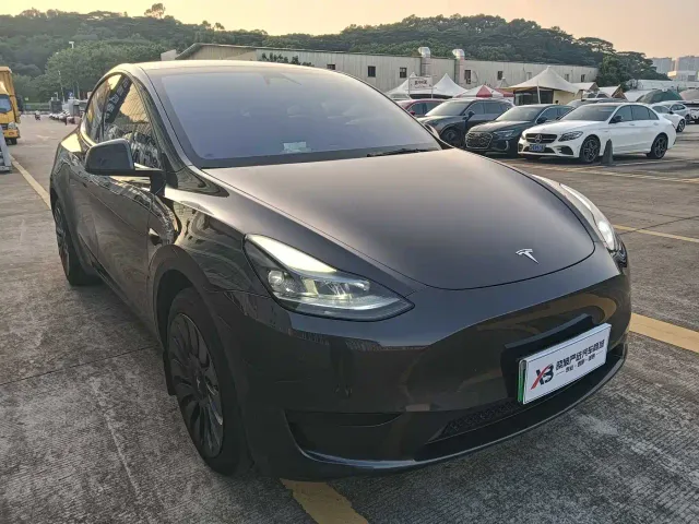 Tesla Model Y — Фото автомобиля 3