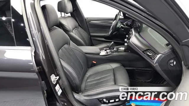 BMW 5 Series G30 — Фото автомобиля 11