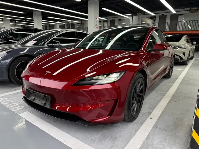 Фотография автомобиля — Tesla Model 3