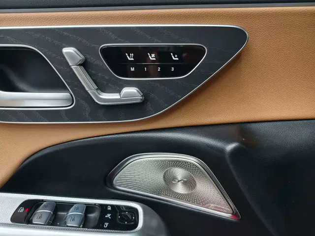 Mercedes-Benz E-Class — Фото автомобиля 9