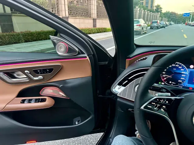 Mercedes-Benz E-Class — Фото автомобиля 9