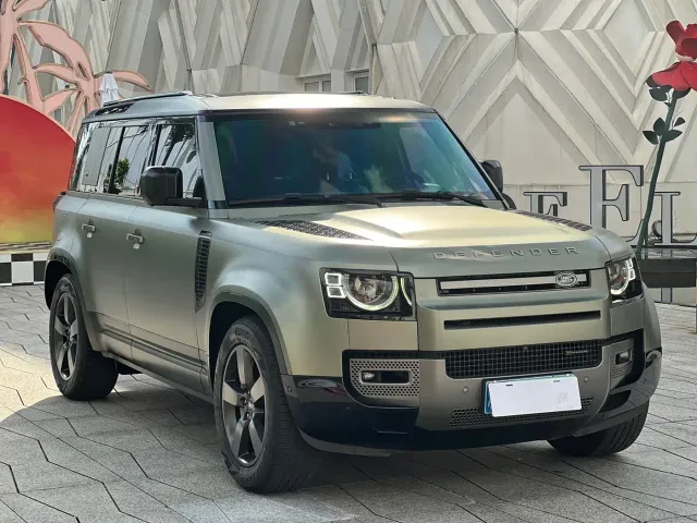 Land Rover Defender — Фото автомобиля 3