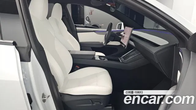 Tesla Model Y — Фото автомобиля 16