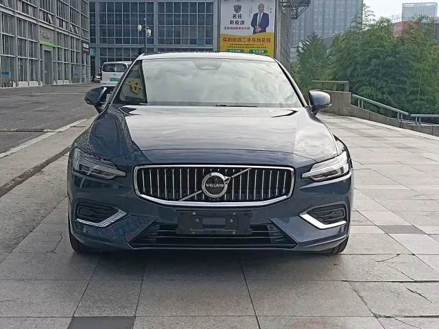 Volvo S60 — Фото автомобиля 2