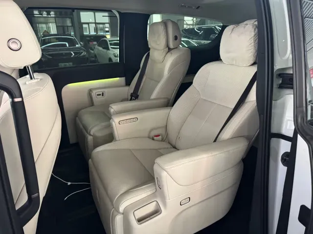 Li Auto MEGA — Фото автомобиля 5