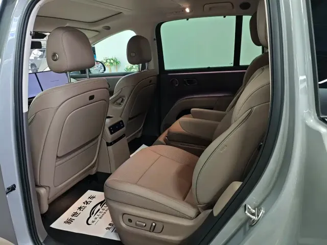 Li Auto Li i8 2025 Standard Edition — Фото автомобиля 7