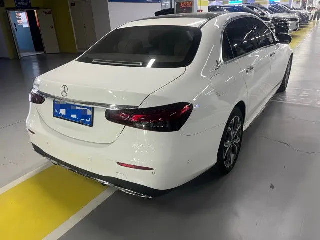 Mercedes-Benz E-Class — Фото автомобиля 9
