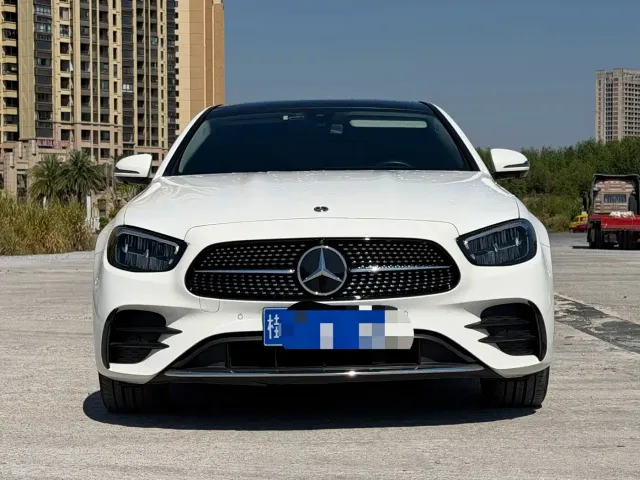 Mercedes-Benz E-Class — Фото автомобиля 2