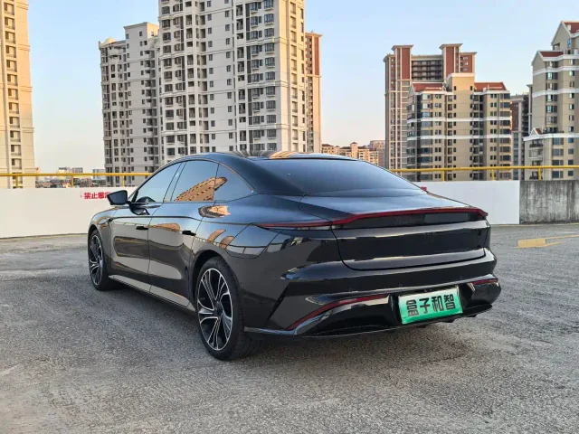 IM Motors L7 — Фото автомобиля 13