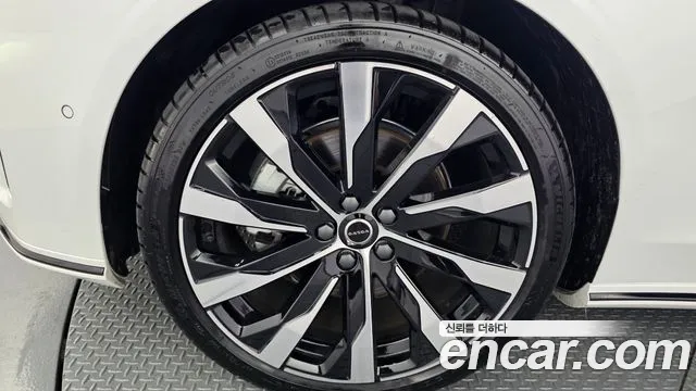 Volvo S90 — Фото автомобиля 5